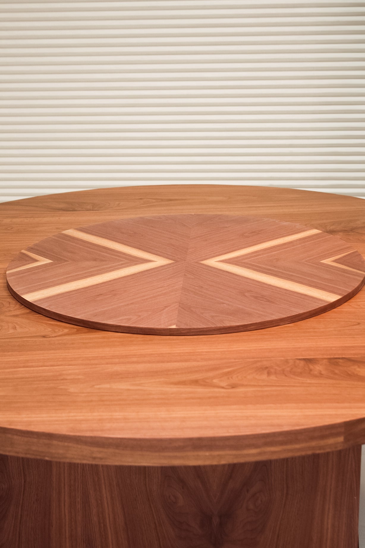 Mesa redonda con plato giratorio